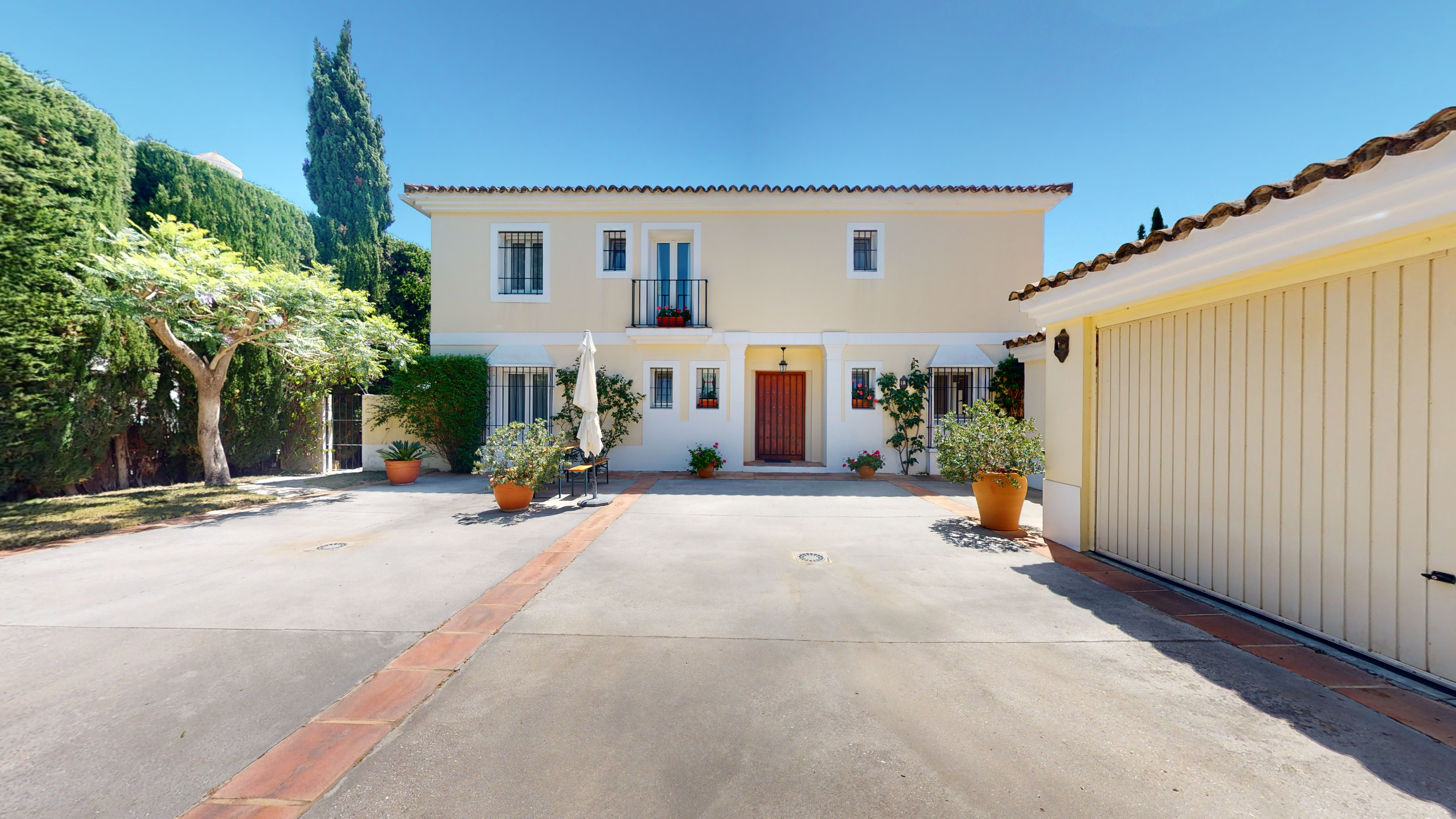 For Sale: Magnificent Andalucian style villa offering the best of Sotogrande with private garden, pool and fantastic sea and golf views Image